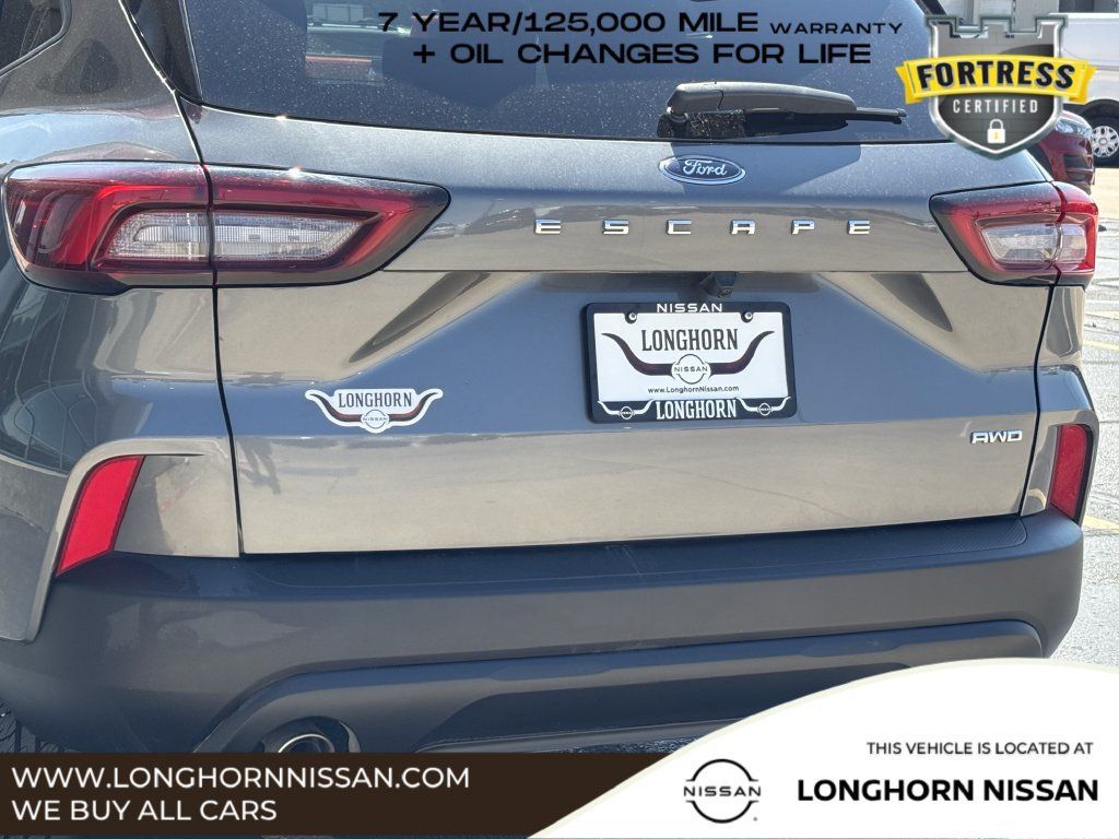 Used 2025 Ford Escape ST-Line Select AWD/4WD image 25