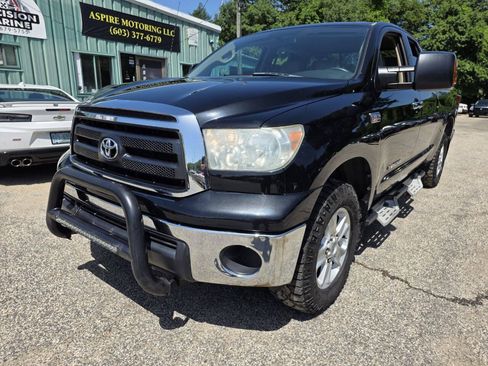 Used 2011 Toyota Tundra 4x4 Double Cab w/ Tow Pkg image 4