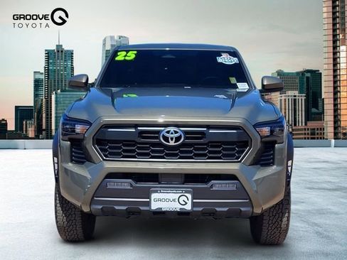 Used 2025 Toyota Tacoma TRD Off-Road image 9