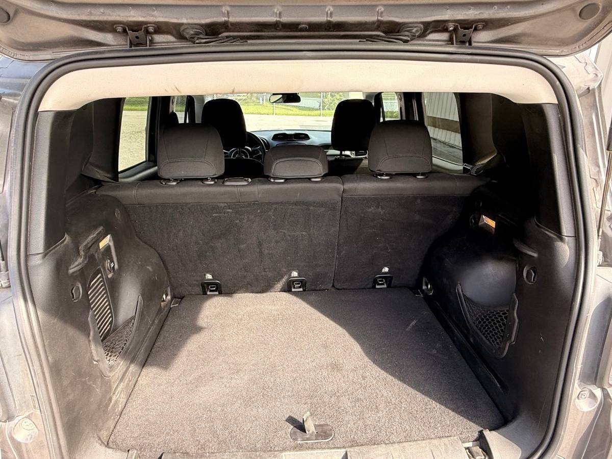 Used 2016 Jeep Renegade Latitude w/ Cold Weather Group AWD/4WD image 12