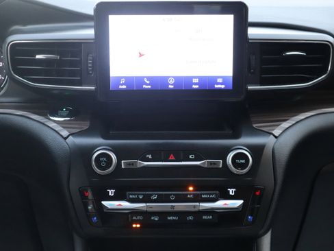 Used 2020 Ford Explorer Limited w/ Class III Trailer Tow Package image 13