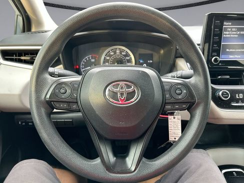 Used 2022 Toyota Corolla LE FWD image 14