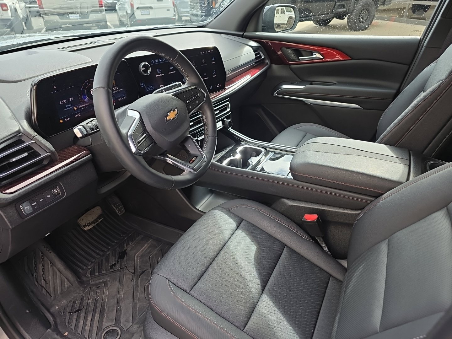 Used 2025 Chevrolet Traverse Z71 AWD/4WD image 4