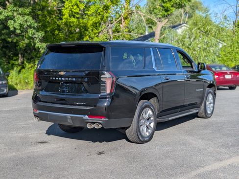 New 2025 Chevrolet Suburban Premier image 9