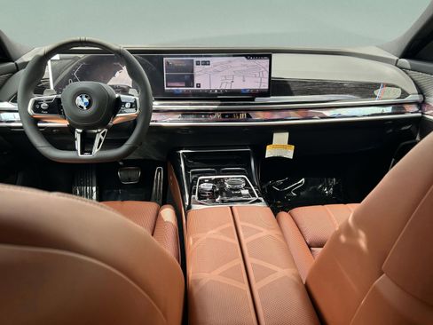 Used 2025 BMW 740i w/ Premium Package image 9