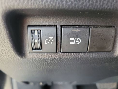 Used 2021 Toyota RAV4 LE image 28