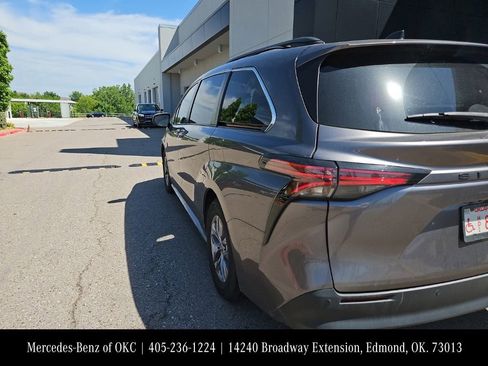 Used 2021 Toyota Sienna XLE FWD image 6
