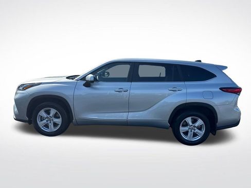 Used 2023 Toyota Highlander L FWD image 2