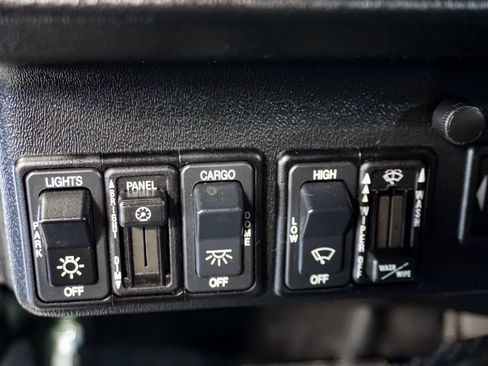 Used 2003 HUMMER H1 4-Door Wagon AWD/4WD image 26