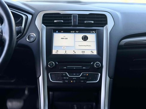 Used 2018 Ford Fusion SE w/ Equipment Group 602A FWD image 26
