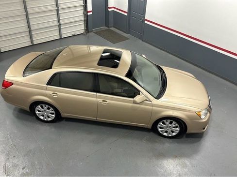 Used 2010 Toyota Avalon FWD image 22