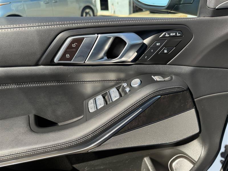 Used 2024 BMW X7 xDrive40i AWD/4WD image 32