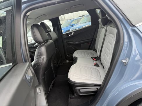 Certified 2023 Ford Escape Platinum w/ Premium Technology Package image 11