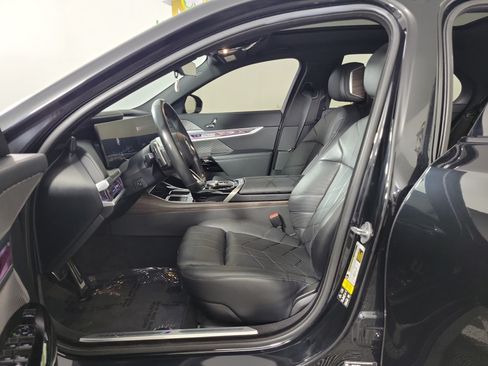 Used 2023 BMW 760i xDrive AWD/4WD image 9