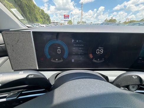 Used 2025 Hyundai Tucson SEL FWD image 2