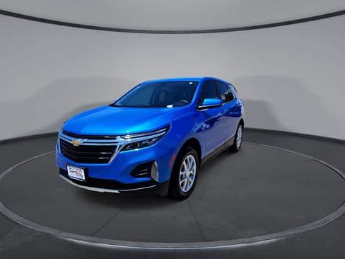 Used 2024 Chevrolet Equinox LT w/ Driver Convenience Package AWD/4WD image 3