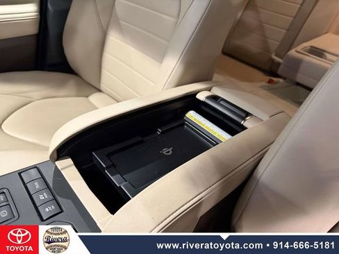 Used 2020 Toyota Highlander XLE image 23