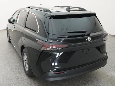 New 2026 Toyota Sienna XLE FWD image 6