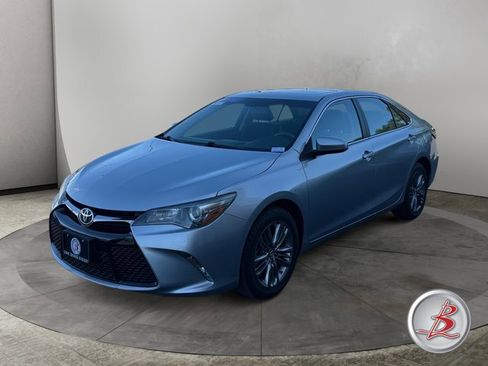 Used 2017 Toyota Camry SE w/ Moonroof Package FWD image 2