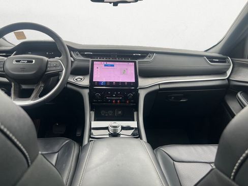 Used 2025 Jeep Grand Cherokee L Limited w/ Luxury Tech Group II image 9