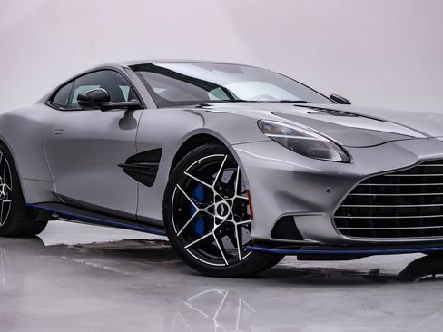 New 2025 Aston Martin Vanquish image 2