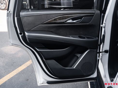 Used 2019 Cadillac Escalade Platinum image 30