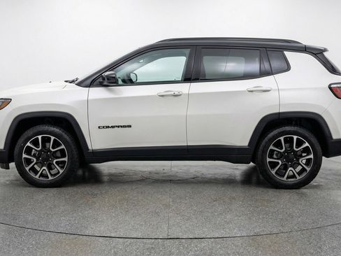 Used 2025 Jeep Compass Trailhawk AWD/4WD image 5