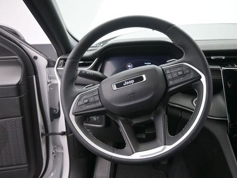 Used 2023 Jeep Grand Cherokee Altitude AWD/4WD image 26