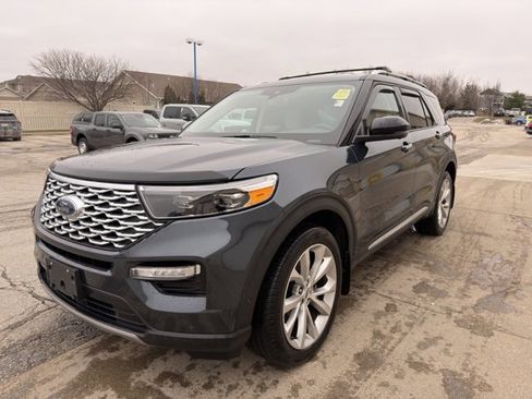 Used 2023 Ford Explorer Platinum w/ Technology Package image 2