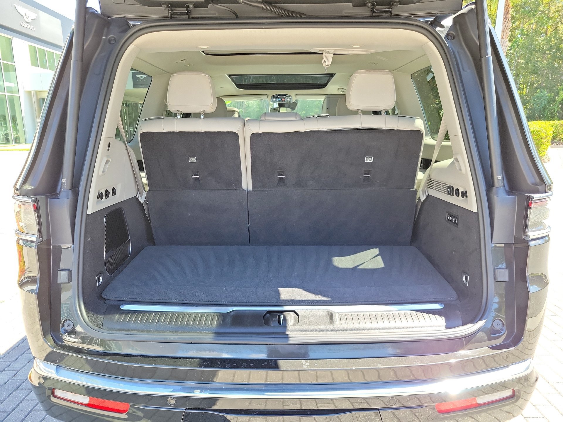 Used 2023 Jeep Grand Wagoneer 4WD image 11