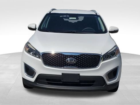 Used 2017 Kia Sorento LX FWD image 2