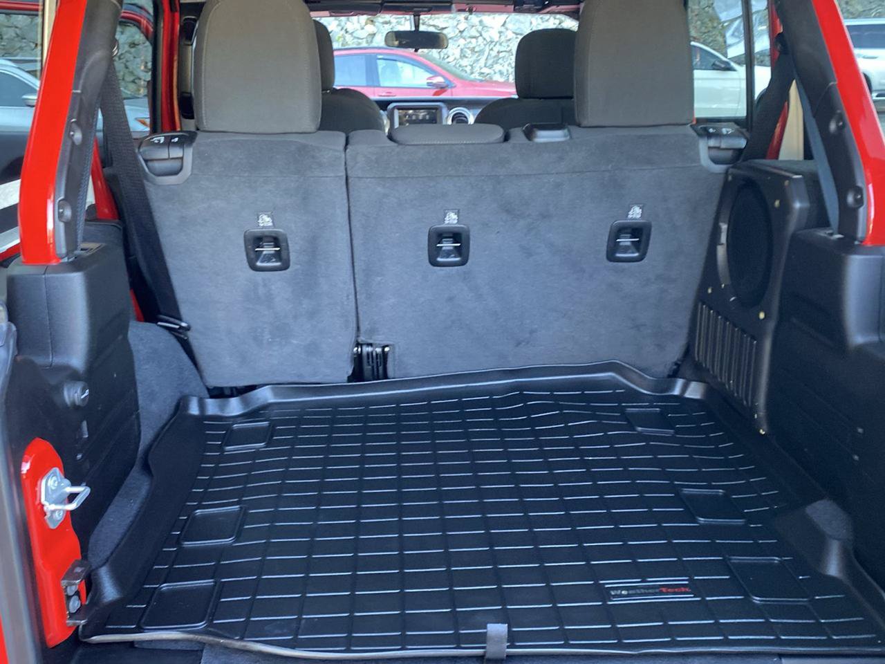 Used 2020 Jeep Wrangler Unlimited Sahara AWD/4WD image 26