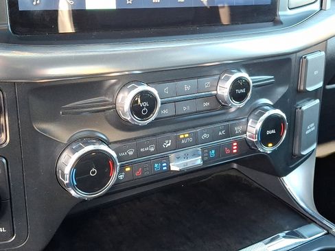 Certified 2022 Ford F150 Lariat w/ Equipment Group 502A High image 19