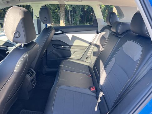 Certified 2023 Volkswagen Taos SE w/ Panoramic Sunroof Package FWD image 29