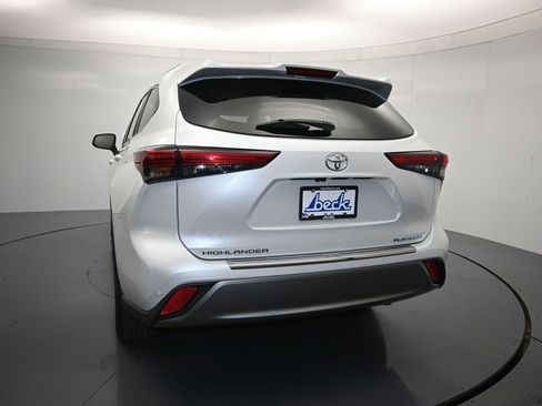 Used 2022 Toyota Highlander Platinum FWD image 26