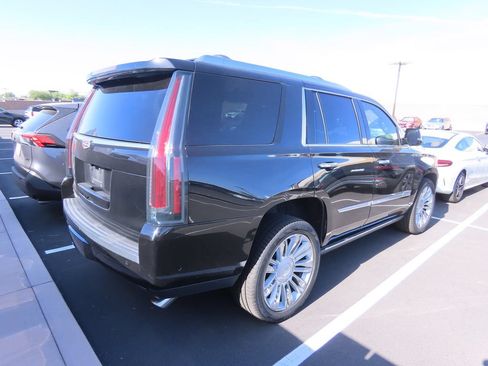 Used 2020 Cadillac Escalade Platinum AWD/4WD image 3