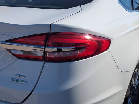 Used 2017 Ford Fusion SE w/ Fusion SE Technology Package image 7