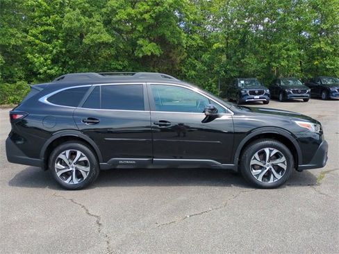 Used 2022 Subaru Outback Limited image 3