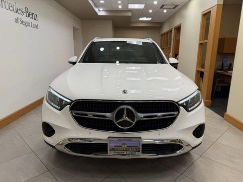 Certified 2025 Mercedes-Benz GLC 300 image 2