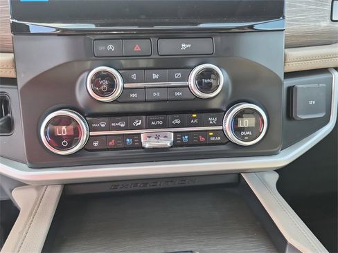 Used 2024 Ford Expedition Max Limited image 28