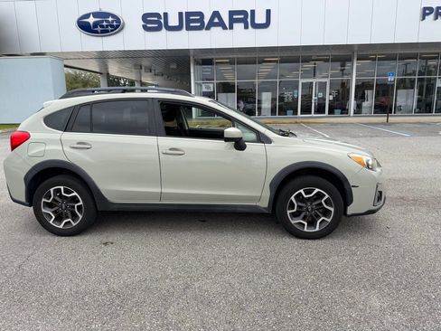 Used 2017 Subaru Crosstrek 2.0i Premium AWD/4WD image 2