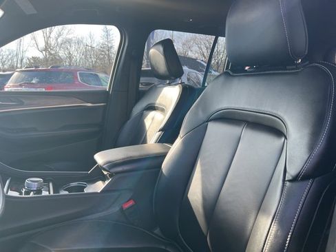 Used 2024 Jeep Grand Cherokee Limited image 25