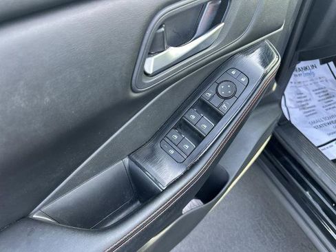 Certified 2025 Nissan Rogue SV image 13