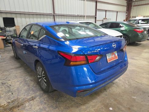 Used 2025 Nissan Altima 2.5 SV FWD image 8