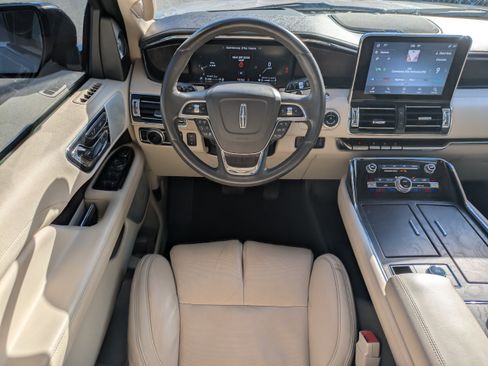 Used 2020 Lincoln Navigator L Reserve w/ Luxury Package image 14