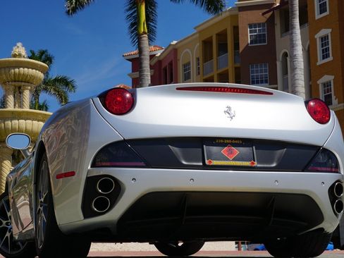 Used 2011 Ferrari California image 52