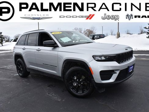 Used 2024 Jeep Grand Cherokee Altitude image 1