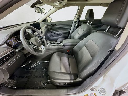 Used 2024 Nissan Altima 2.5 SV w/ SV Premium Package image 15