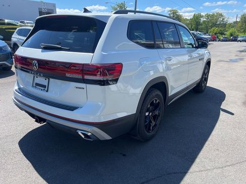 New 2026 Volkswagen Atlas Peak Edition image 6