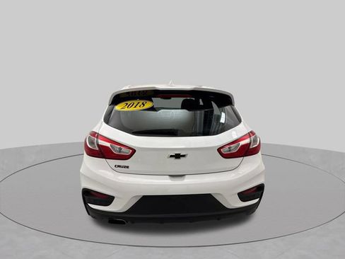 Used 2018 Chevrolet Cruze LT w/ Convenience Package FWD image 4